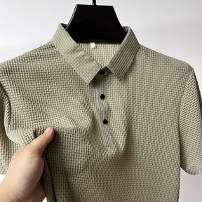 A Camisa Polo Alfa Classic combina um design atemporal com a máxima qualidade em tecido, garantindo elegância e conforto em todas as ocasiões. Seu corte impecável e acabamento premium fazem dela a escolha ideal para quem busca sofisticação no dia a dia.